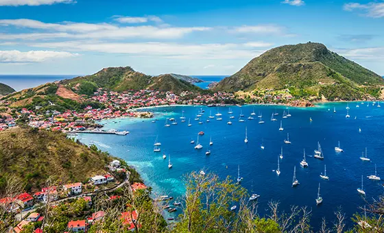 L'archipel des Antilles et ses iles montagneuses